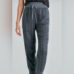 Anthropologie Kalli Plaid Leopard
Drawstring Crop Jogger Pants Gray Size: L